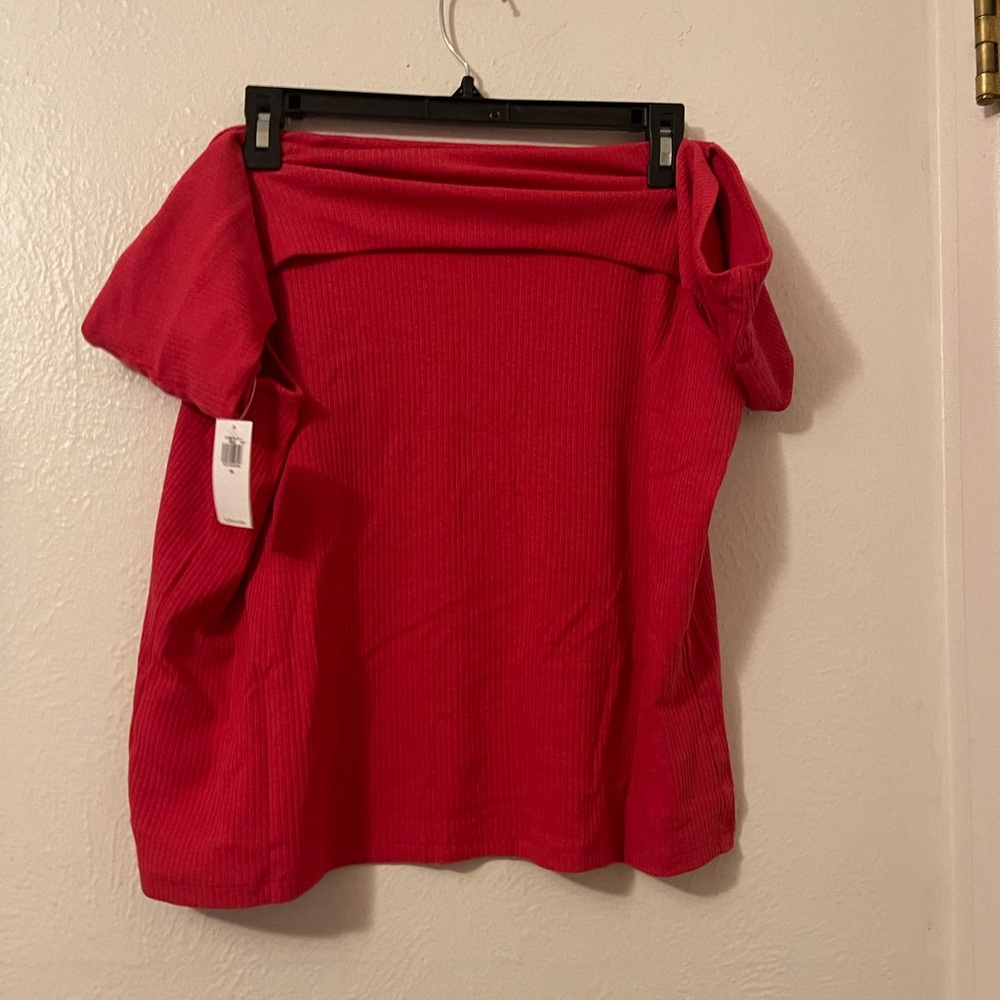 Old Navy Red Off the shoulder top, 3x and 2x - Picture 3 of 5